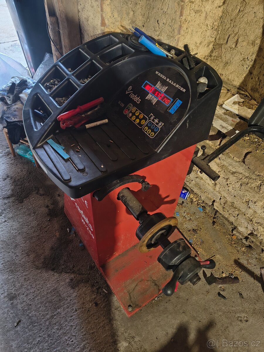 Vyvažovačka kol Redats W250 - 3