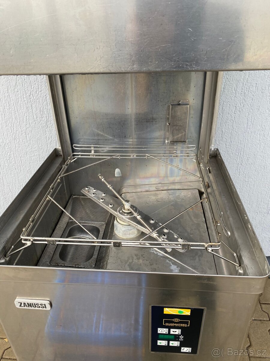 Průchozí myčka nádobí Zanussi - 3