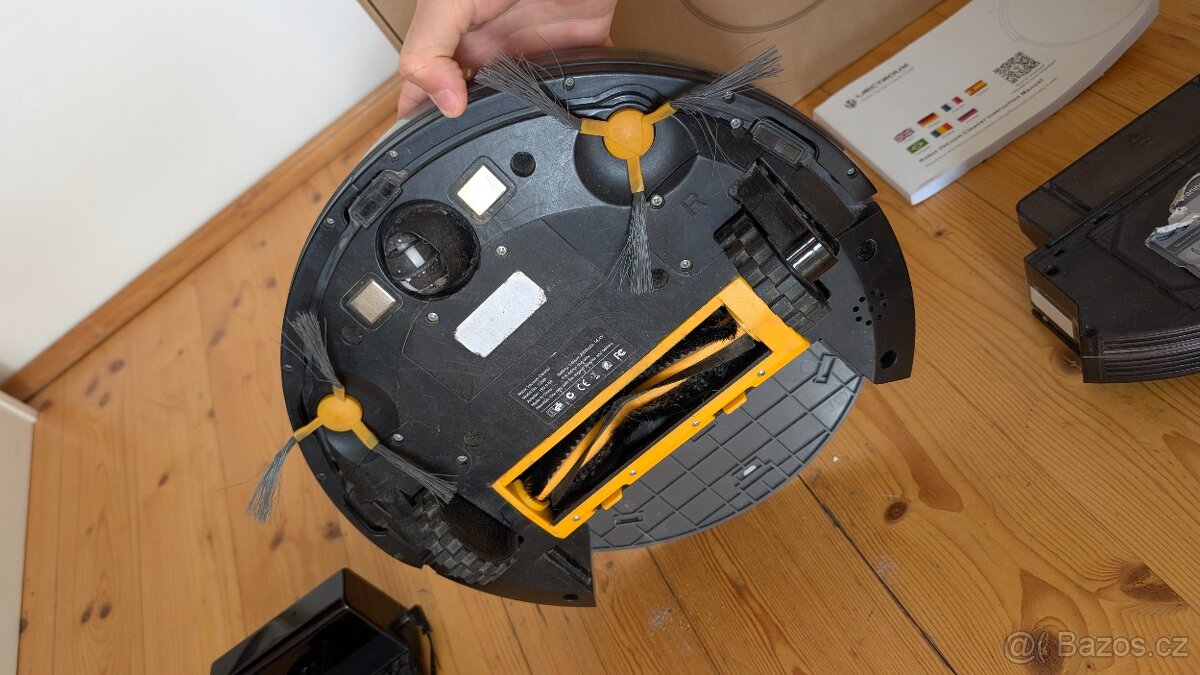 Prodám 5 let starý automatický vysavač LIECTROUX C30B - 3