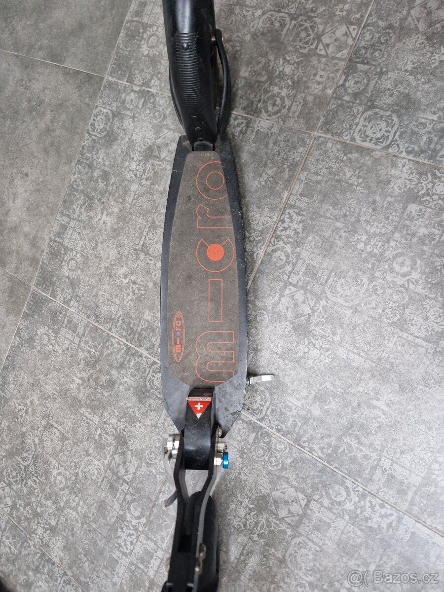 Micro Black/White two-wheeled scooter - 3