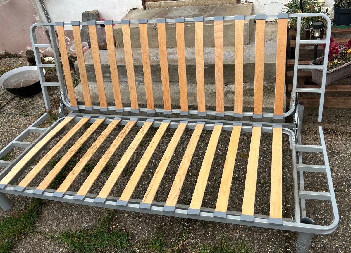 Rozkládací pohovka a matrace - 3