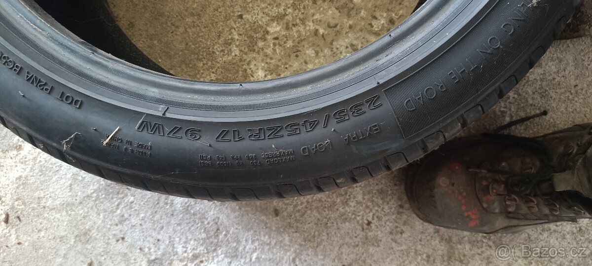235/45 R17 - 3