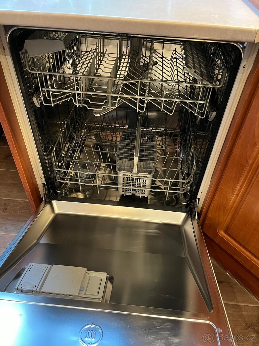 Myčka BOSCH - 3