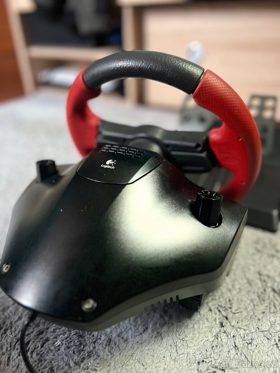 Prodám volant logitech - 3