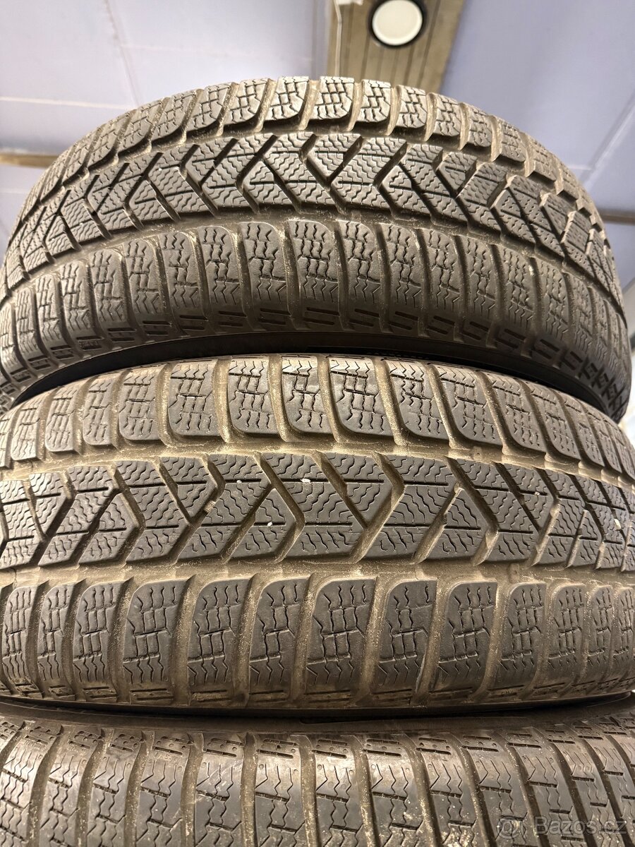 prodám zimní 215/60/16 Pirelli - 3