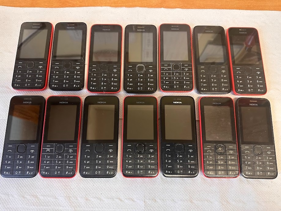 NOKIA 208 funkční s baterií, v červeném a černém provedení - 3