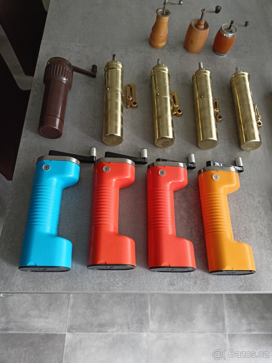 Mlýnek,mlýnek na kávu,retro mlýnek na kávu. - 3