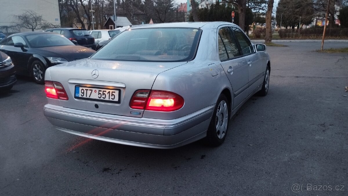 Mercedes-Benz E320 W210 - 3