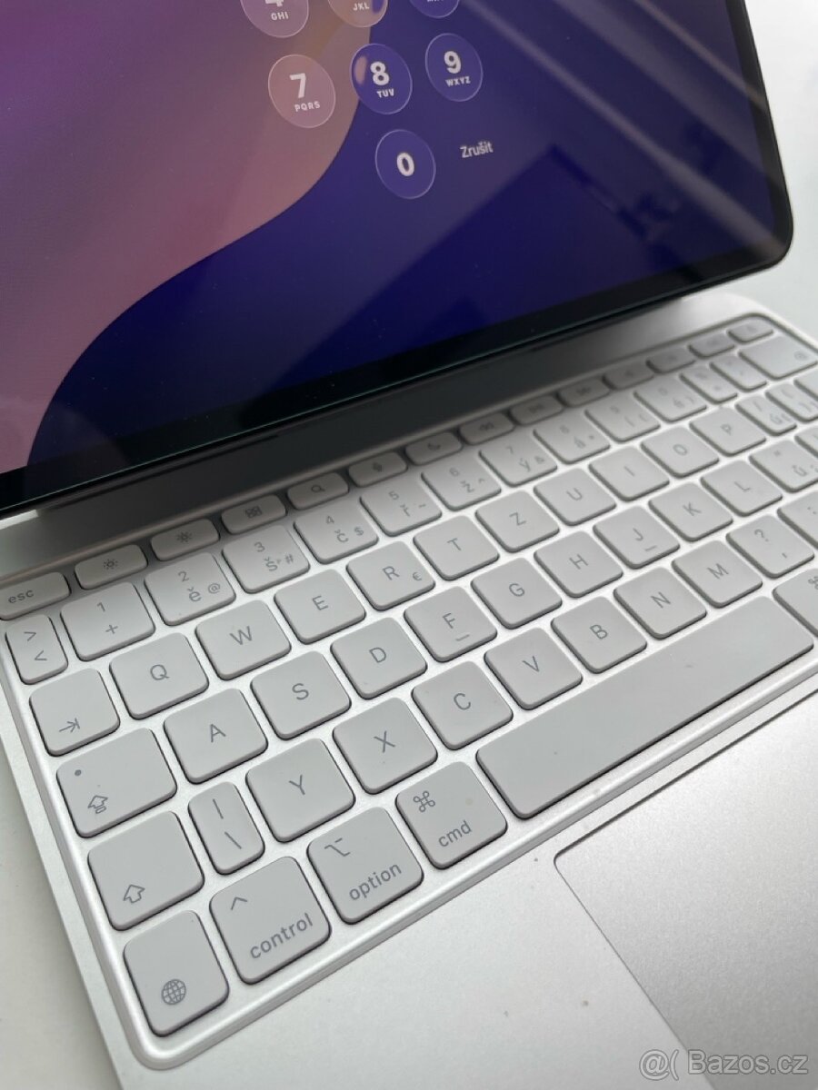 iPad Pro 2024 M4 256GB + MAGIC klávesnice - 3