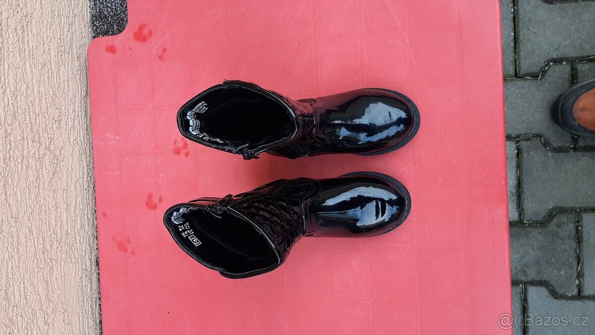 NOVÉ - Dívčí lakované kozačky vel. 25 - 3