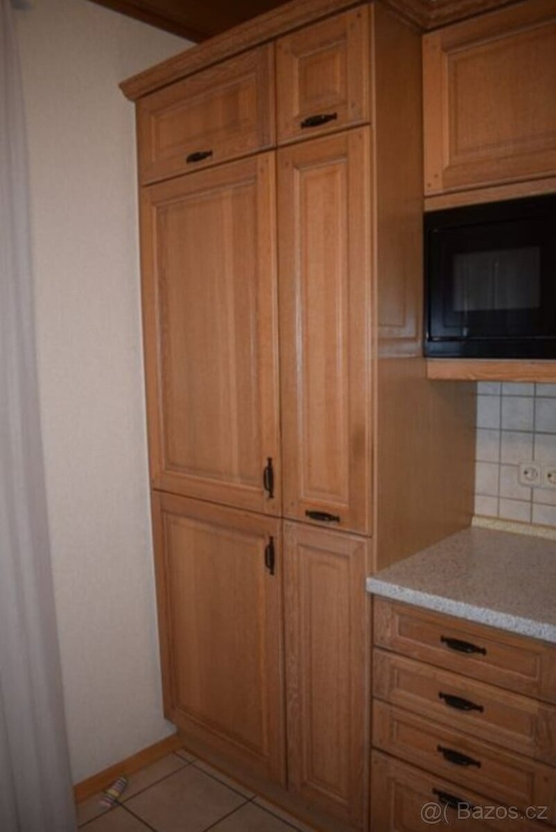 Venkovská kuchyně světlý dub masiv se spotřebiči,5567 - 3