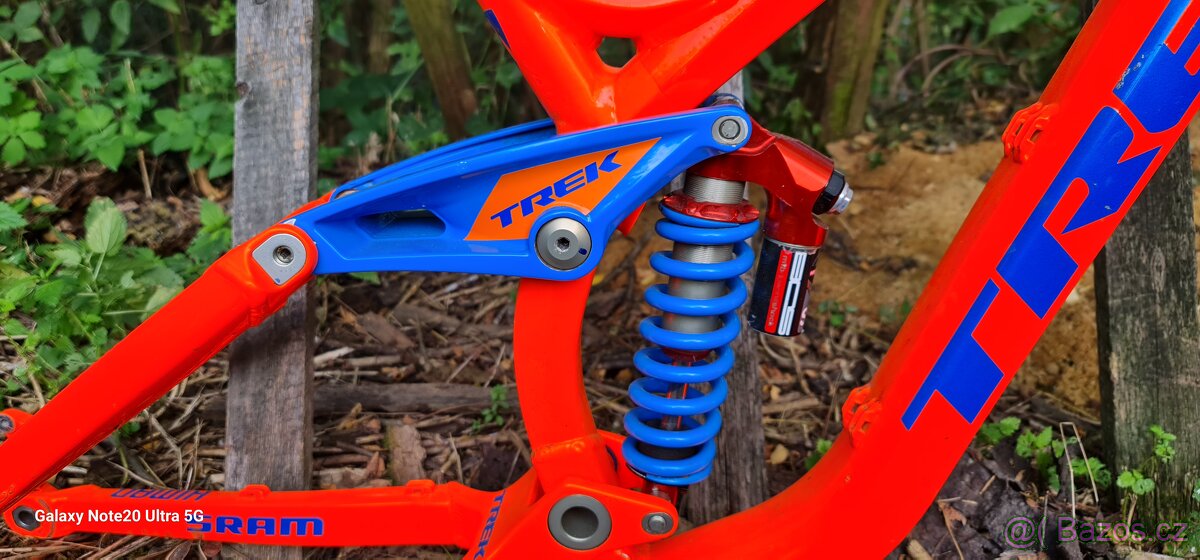 Dily z kola Trek Session 8.8 2010. - 3