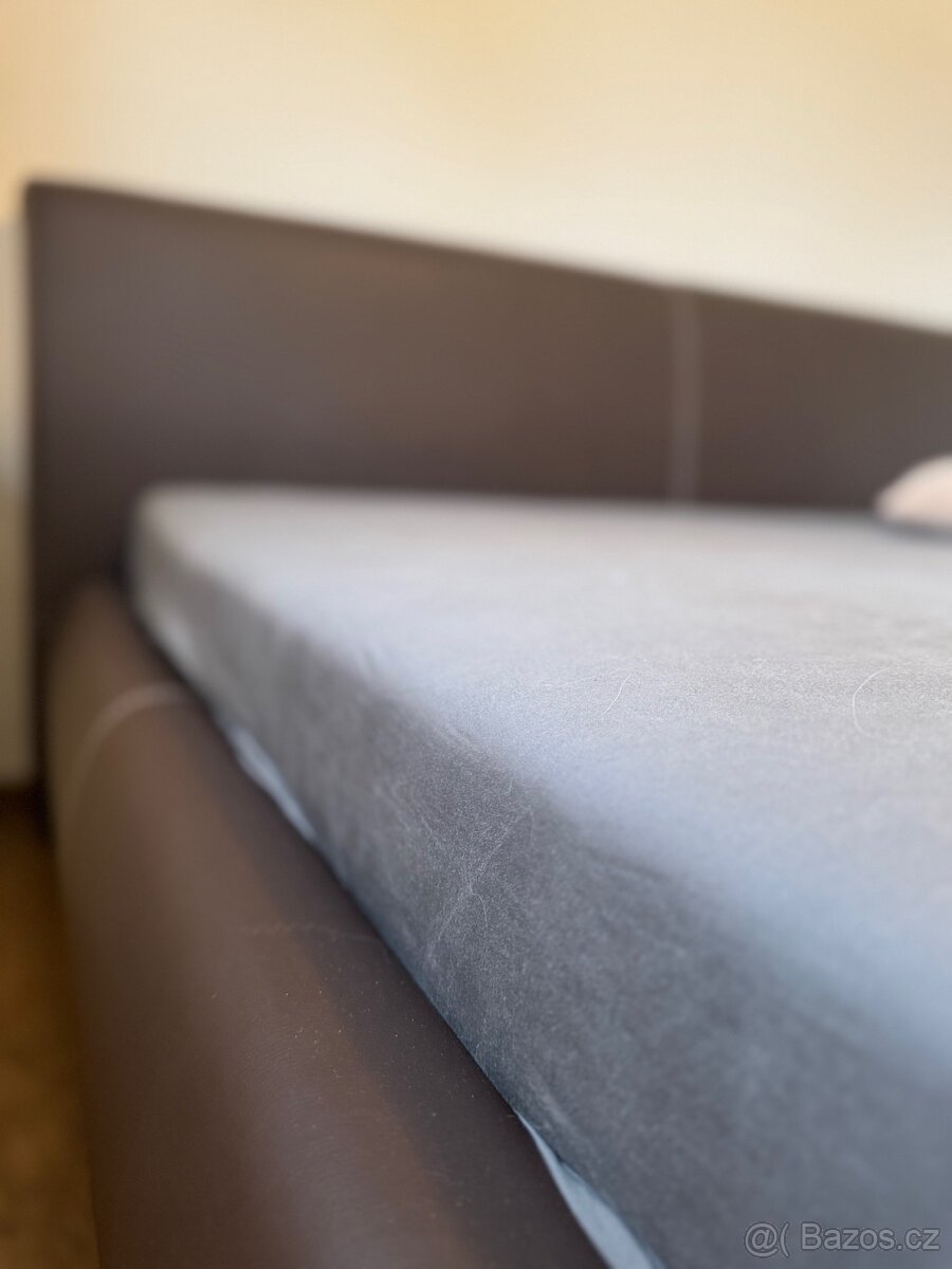 Kožená postel - 3