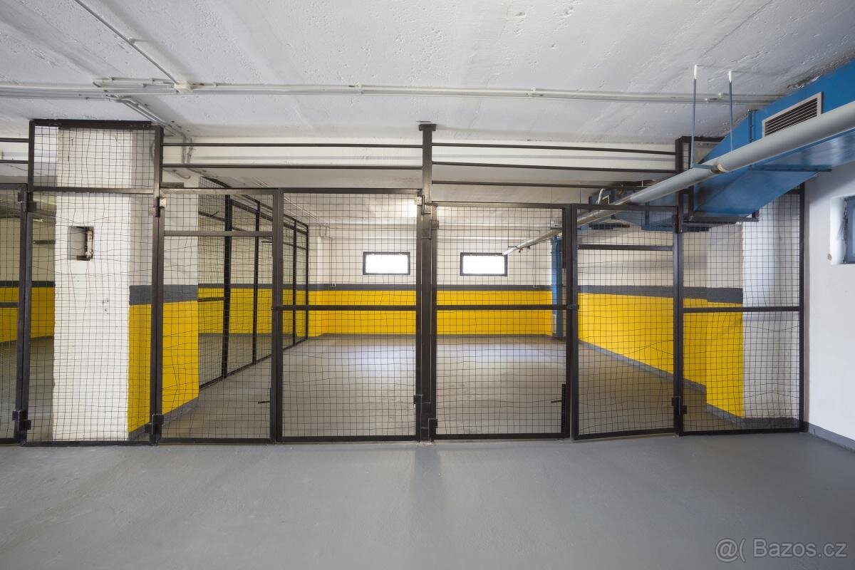 Pronájem skladového prostoru, 41m2, uzamykatelný, P5 - Jinon - 3