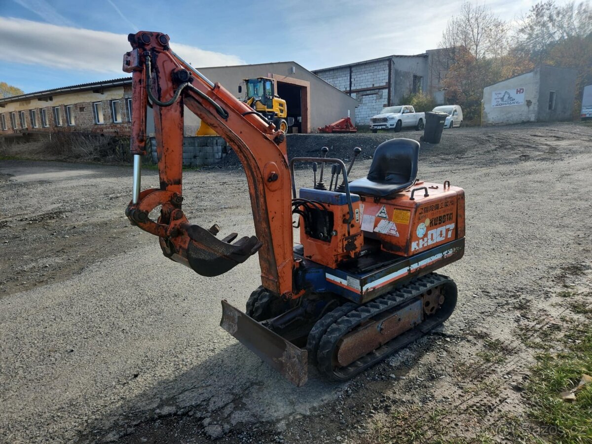 JAPONSKÝ MINIBAGR KUBOTA KH007 800KG - 3