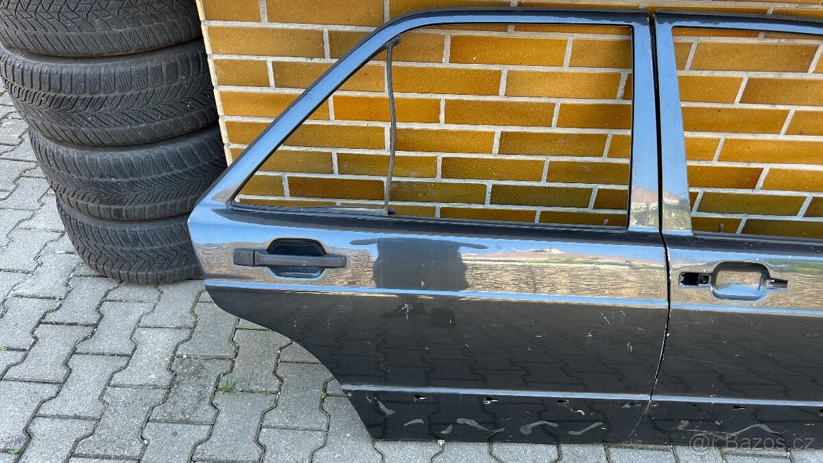 Mercedes Benz 190 W201 dveře - 3