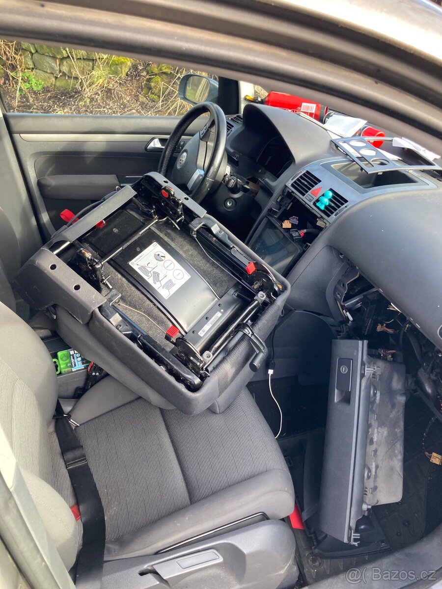 Touran 1.9 tdi 77kW bls díly šedý - 3