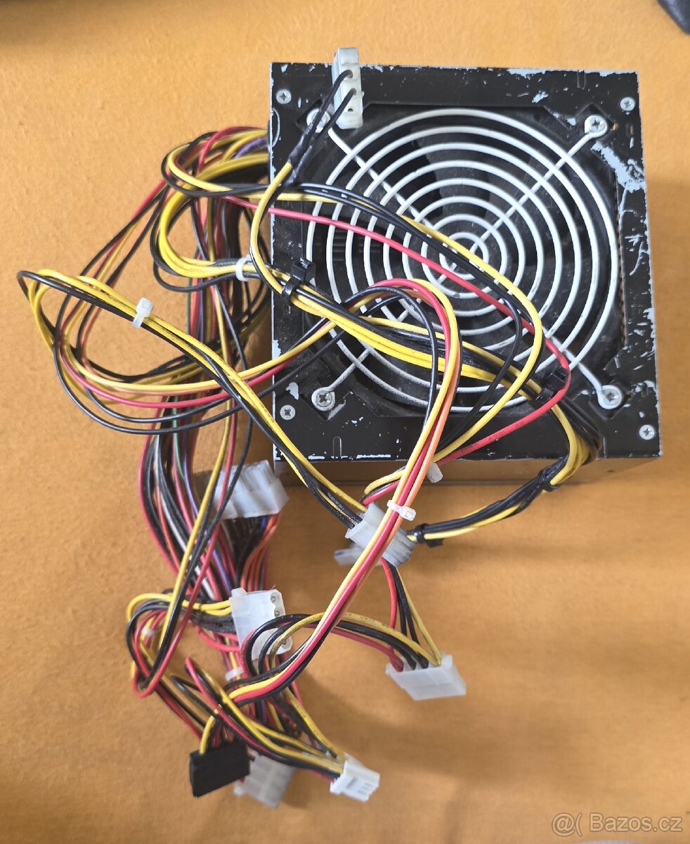 Počítačový zdroj 450W - 3