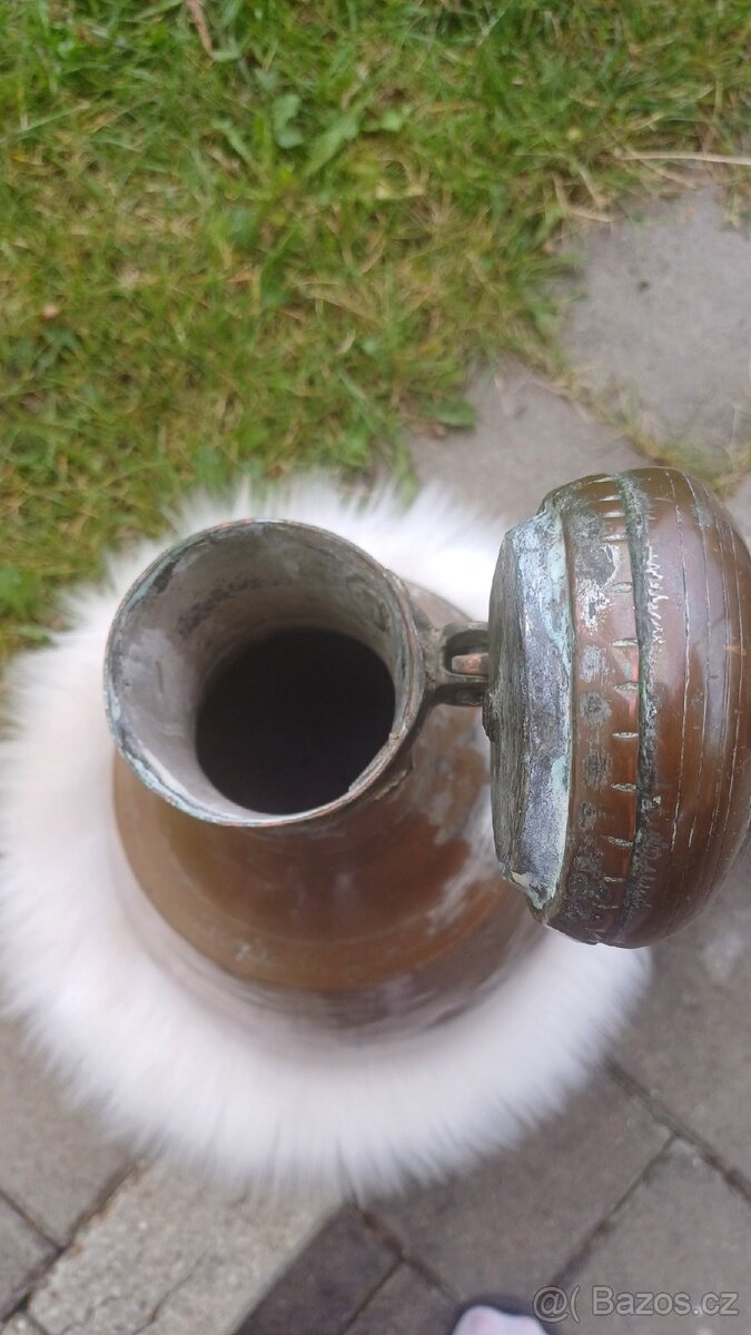 Starý kovový džbán - 3