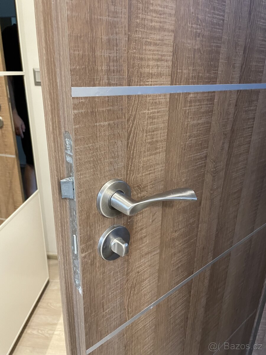 Interiérové dveře hnědé levé a pravé - 3