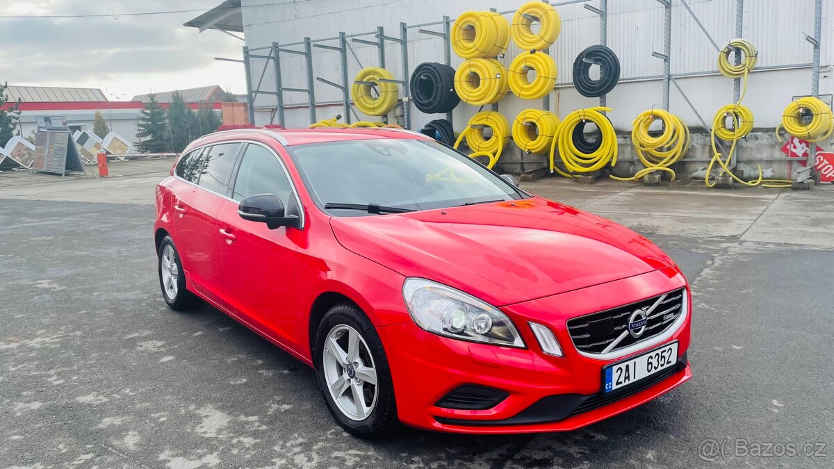 Volvo V60 D5, 151 KW R-design nebourané - 3