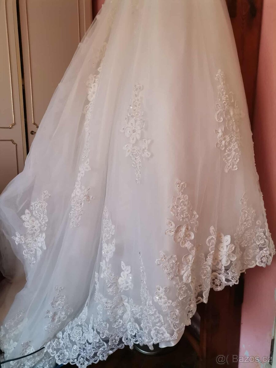 svatebni šaty s vlečkou - 3