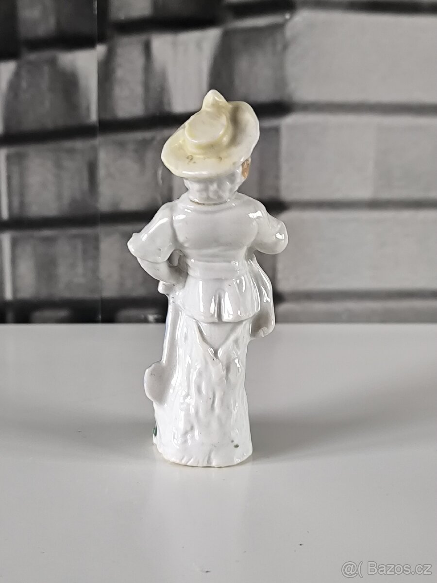Starožitná porcelánová figurka - chlapec - 3