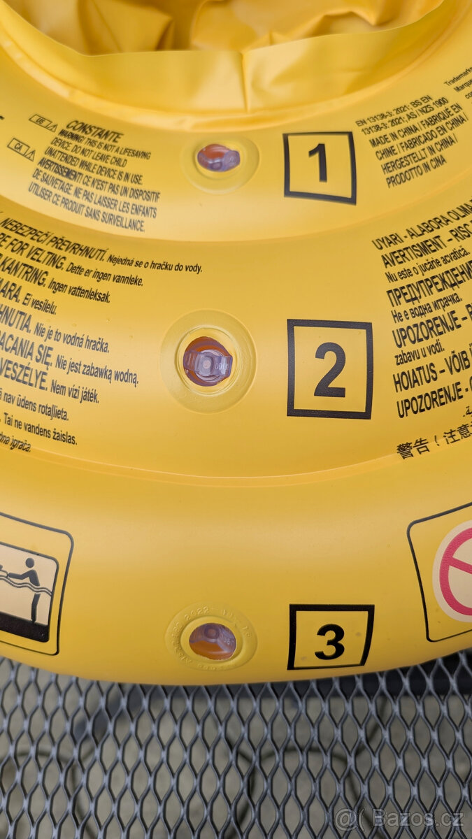 Dětský nafukovací kruh s otvory na nohy. - 3