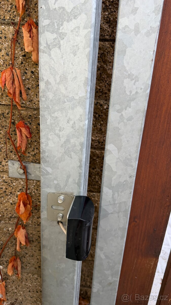 Elektrická pojezdová brána s motorem - 3