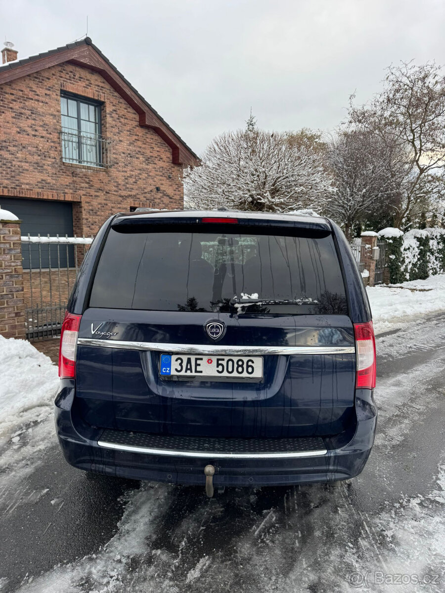 Lancia Voyager 2.8 CRD, automat, 7 míst - 3