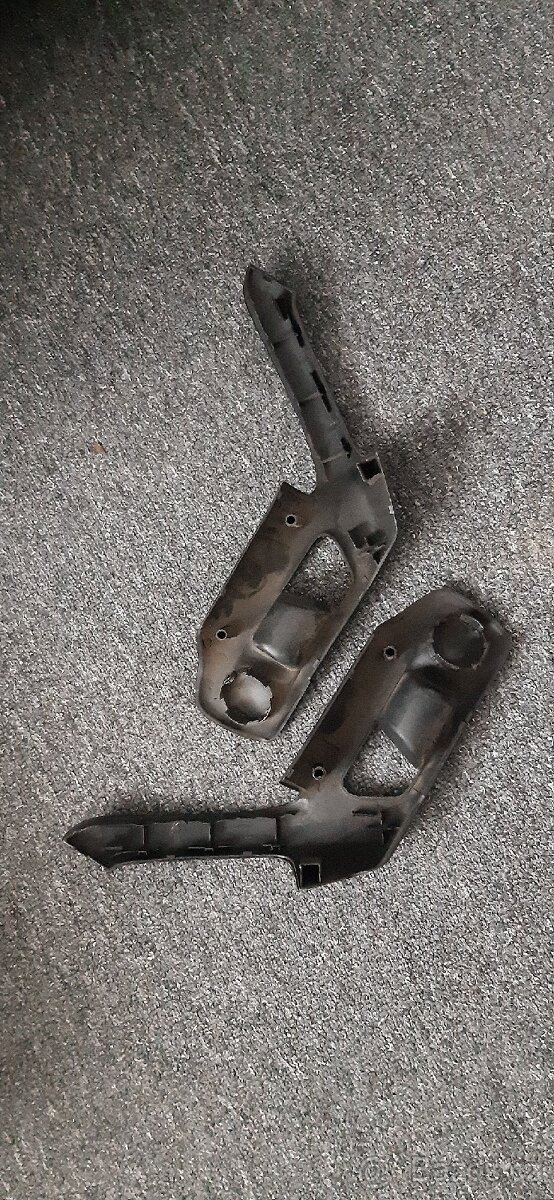 Madla s otvorem pro výškové repro VW Golf 3 - 3