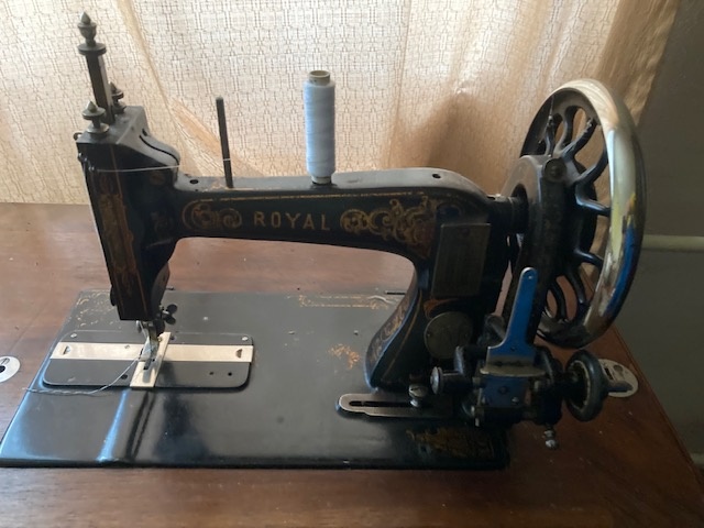 Šicí stroj ROYAL - 3