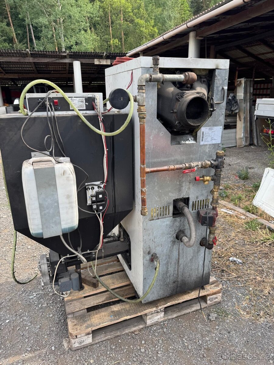 Automatický kotel Benekov LT25 - 3