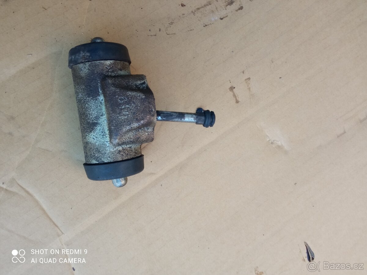 Brzdový váleček kolový pravý Zetor 6911 - 3