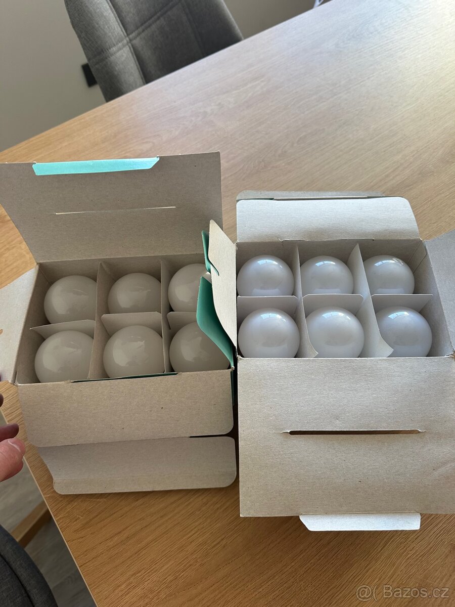 SADA 6x LED Žárovka Philips A60 E27/8W/230V 2700K - 3