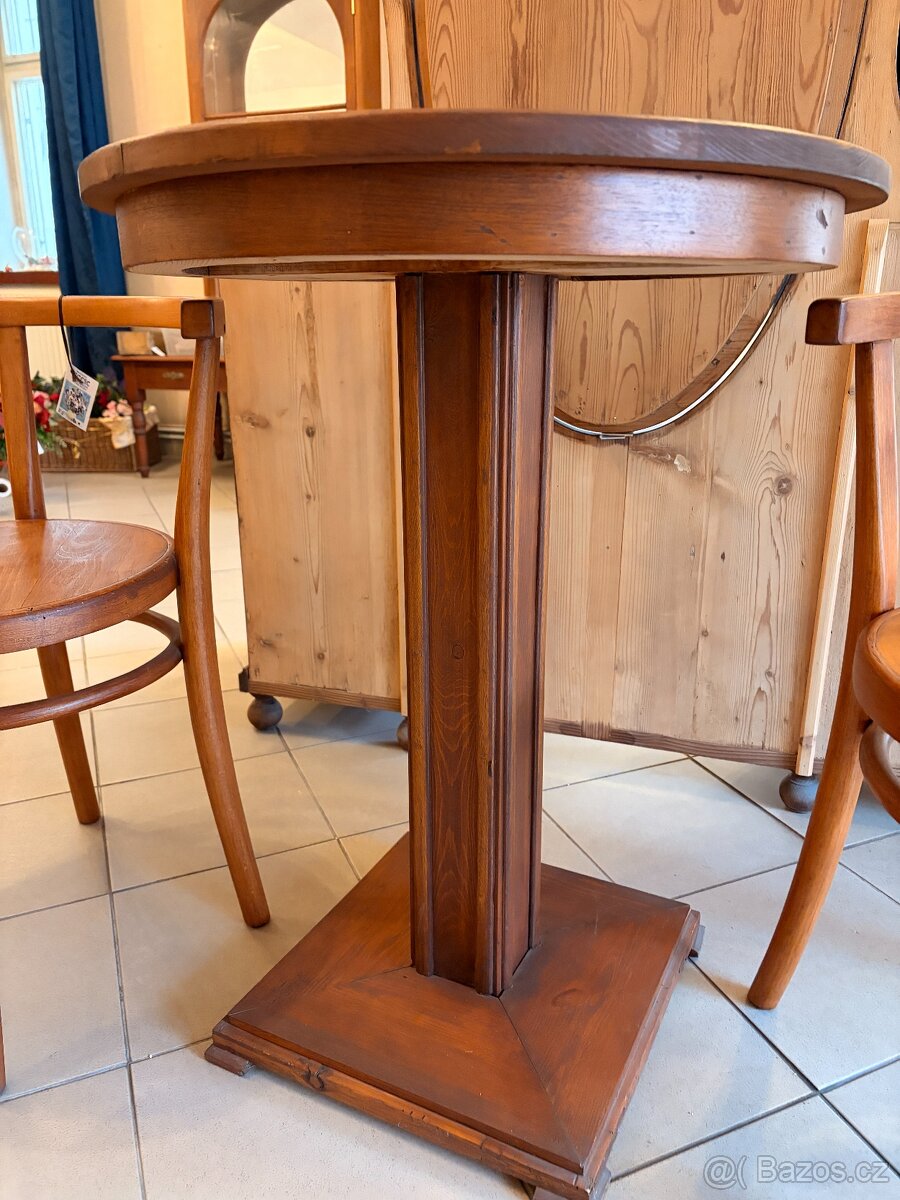 Malý stolek a dvě židle - 3
