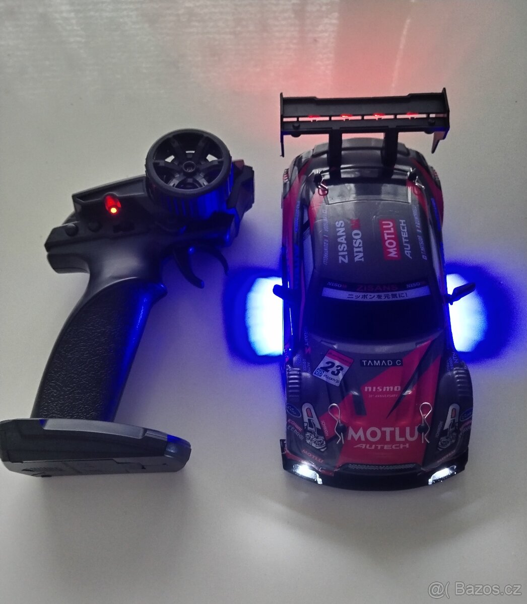 RC auto Nissan 1:24 - 3