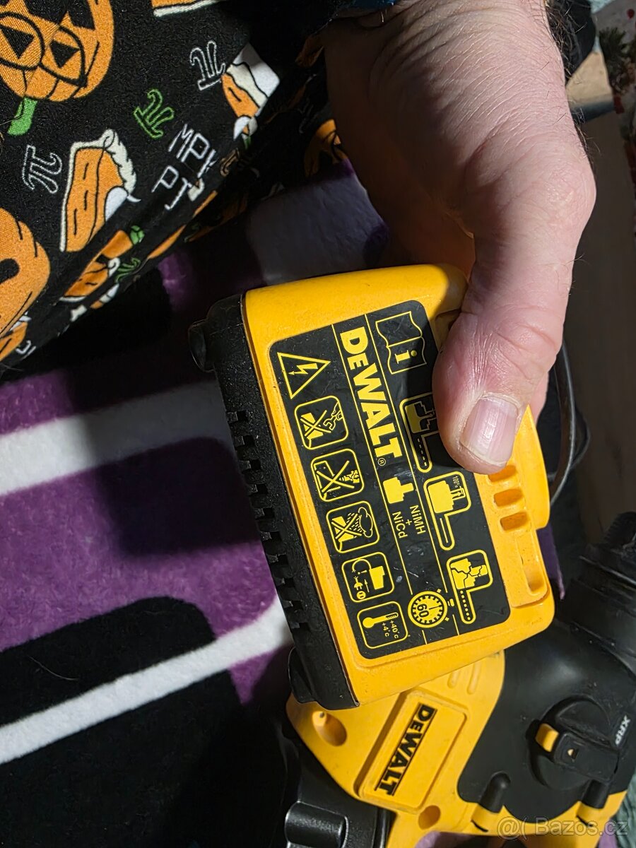 DEWALT DC213 - 3