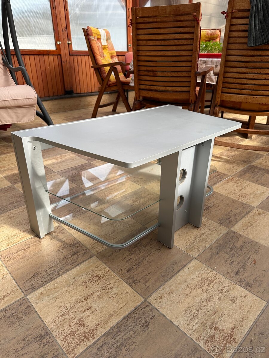 Stolek pod televizi - 3