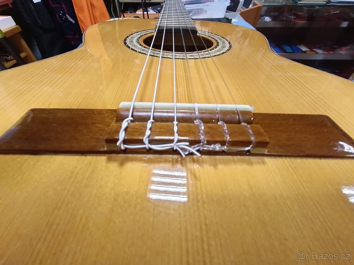 Prodám 3/4 kytaru STRUNAL+pouzdro+podnožku-Kyjov - 3