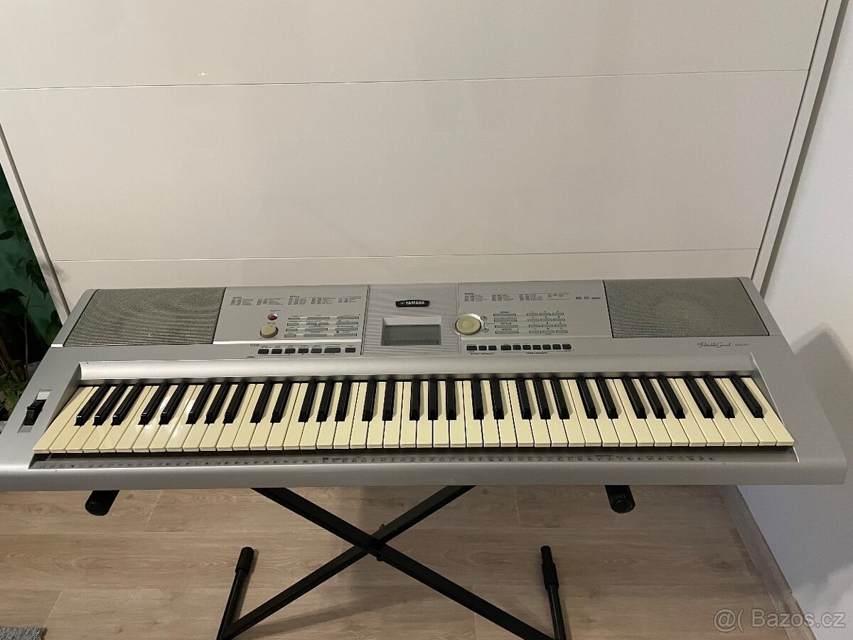 Yamaha keyboard DGX205 portable grand piano - 3