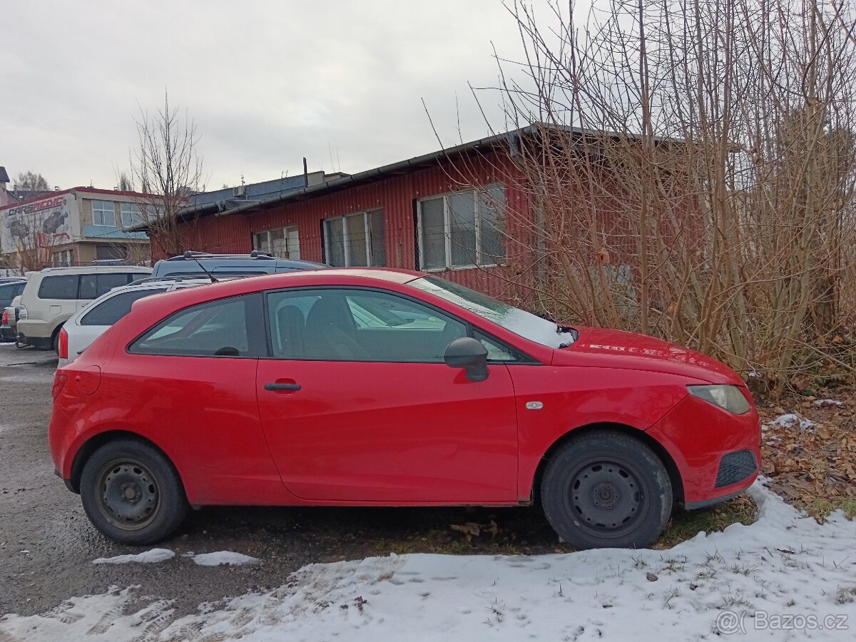 Seat Ibiza prasklá hlava - 3