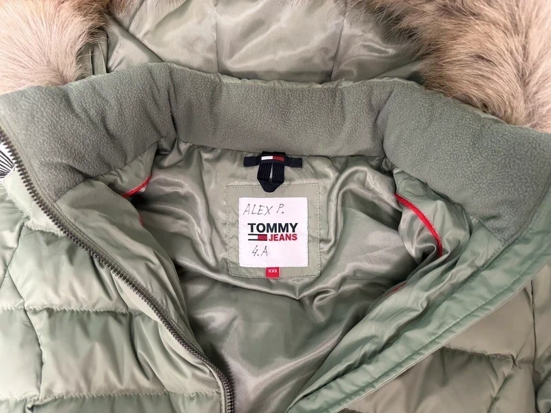 Tommy Jeans dámská péřová bunda s kožešinou Zelená XXS - 3