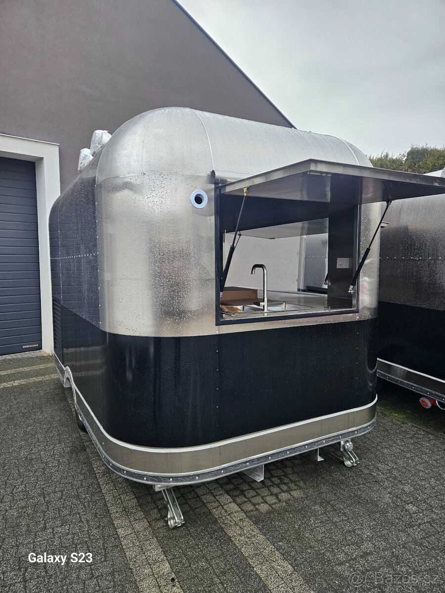 Food truck gastro přívěs v stylu Airstream - 3