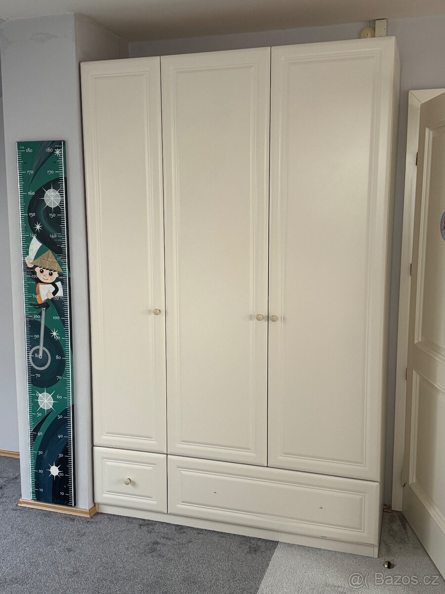 Dětské šatní skříně - sestava s komodou a policemi - 3