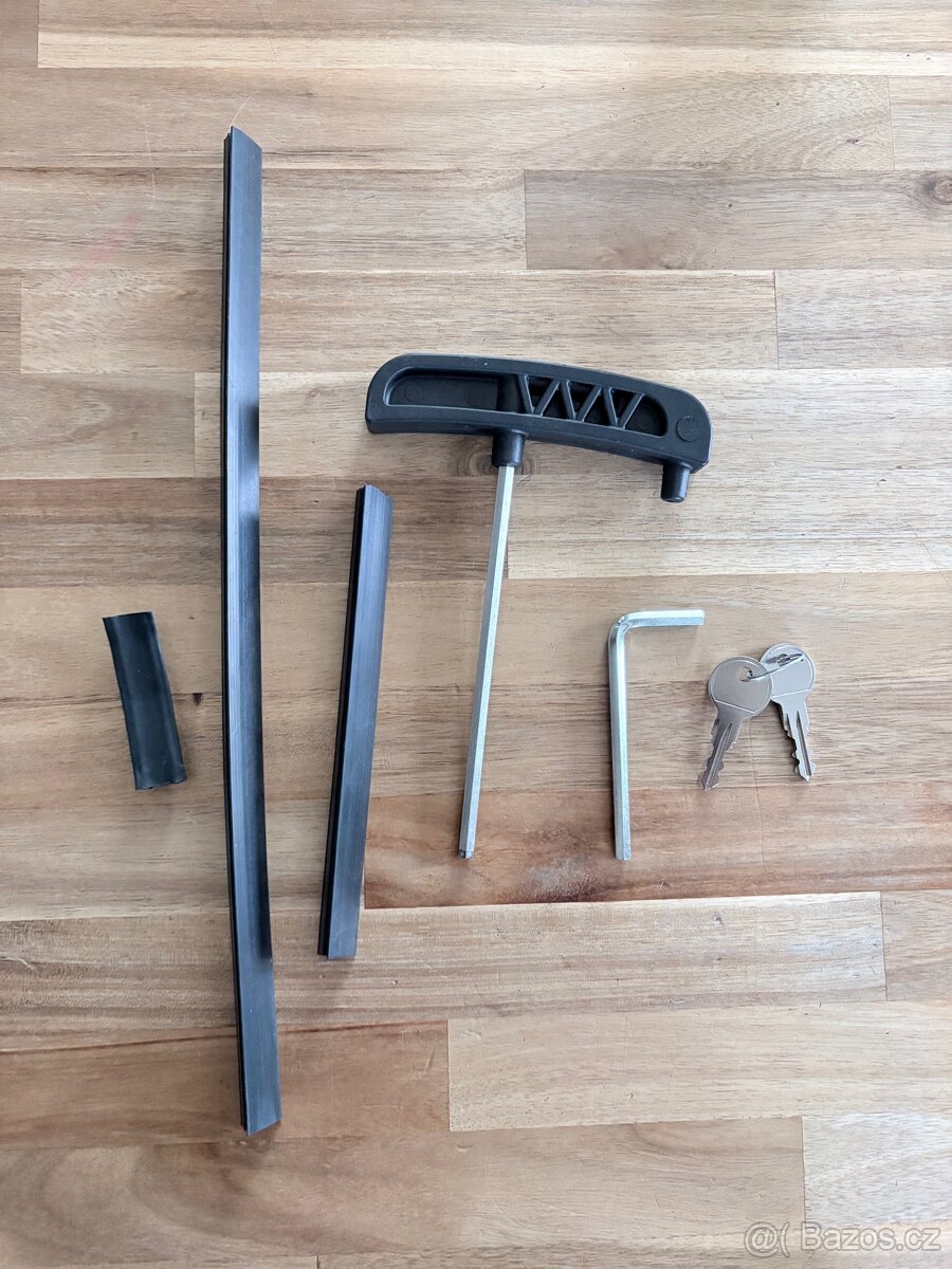 Prodám příčný střešní nosič Hakr - 3