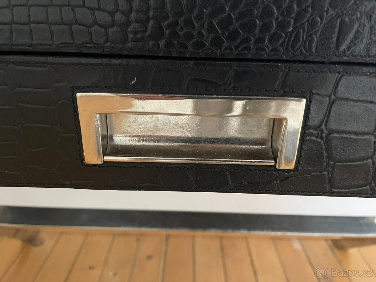 Černý stůl se vzorem krokodýlí kůže Kare Design - 3