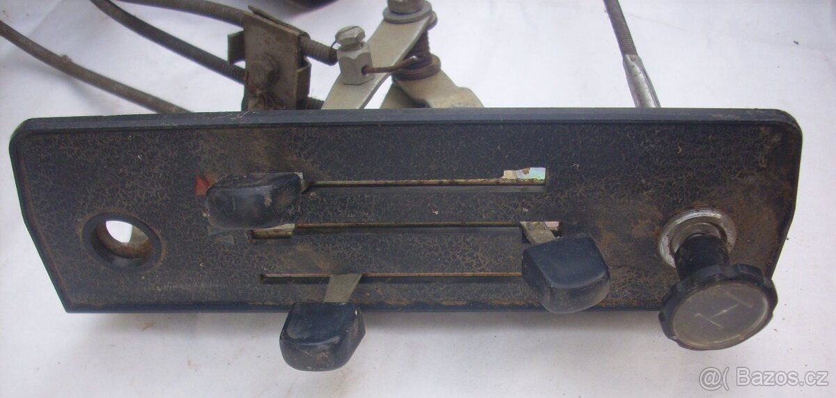 Moskvič 412 palubovka časť vetranie - 3