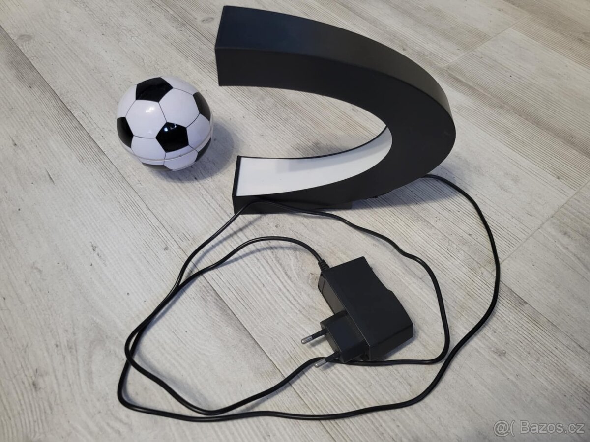 Lampička, levitující fotbalový míč - 3
