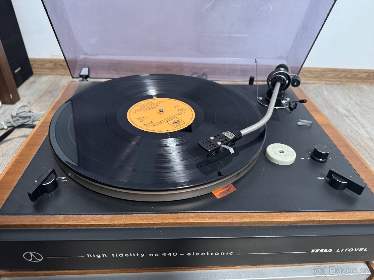 Gramofon Tesla NC 440 + zesilovač - 3